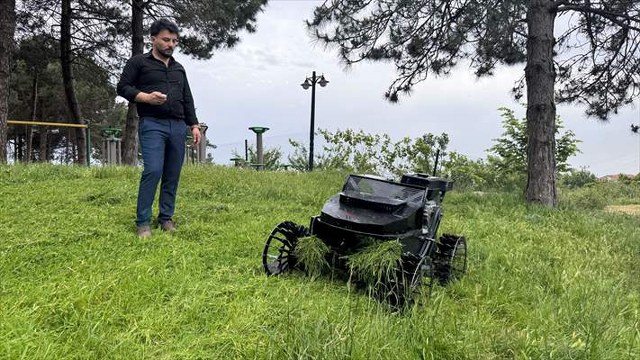 Yüksek makine mühendisi, çiftçiler için uzaktan kumandalı tırpan makinesi geliştirdi