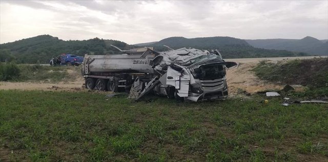 Kastamonu’da devrilen kamyonun sürücüsü yaralandı