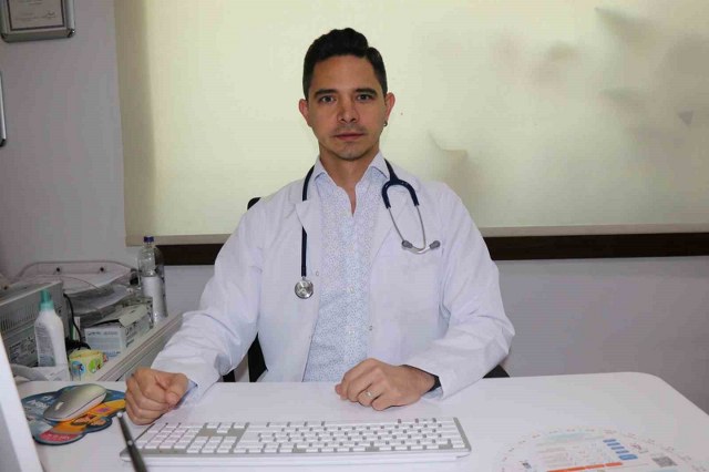 Yetişkinler gibi rahat terleyemeyen çocuklar sıcaktan daha çok etkileniyor