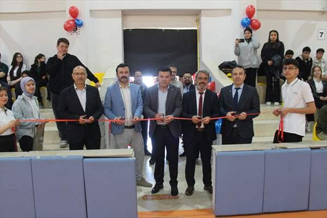 Tosya’da TÜBİTAK Bilim Fuarı açıldı