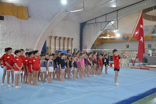 Trafik kazasında hayatını kaybeden milli cimnastikçi Murat Canbaş’ın anısına turnuva düzenlendi