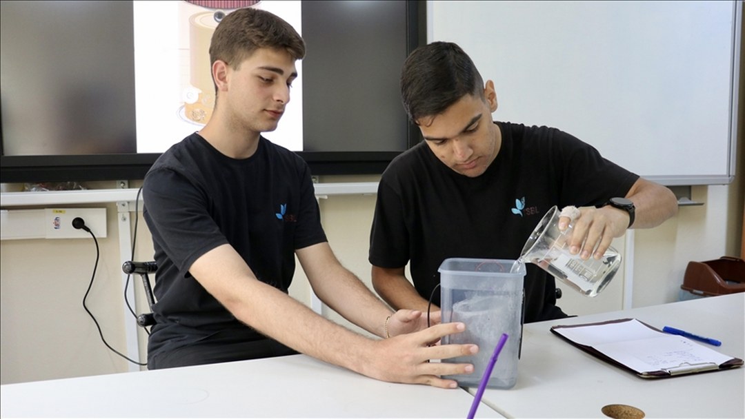 “SuVita Acil Durum Matarası Projesi” liselilere ödül getirdi