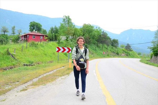 Muğla’dan yola çıkan genç Türkiye’yi yürüyerek geziyor