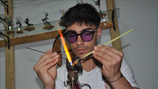 Genç cam sanatçısı, doğadan aldığı ilhamla figürler tasarlıyor