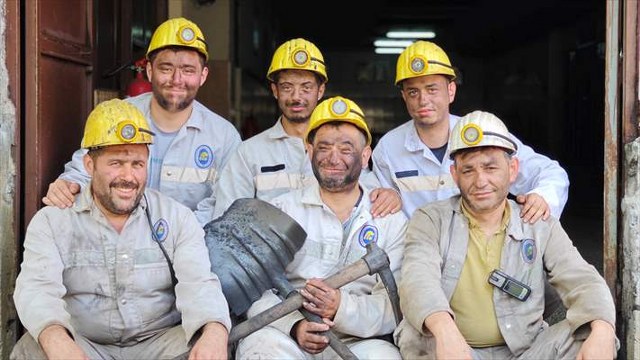 Babalar ve oğulları, omuz omuza vererek taş kömürünü gün ışığına çıkarıyor