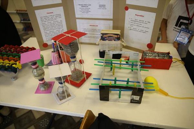 Atık malzemeler köy okulu öğrencilerinin eliyle hayat buldu