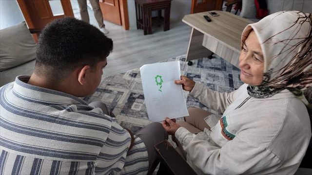 İki evladından sonra koruyucu annesi olduğu engelli çocuğu da sevgisiyle büyüttü