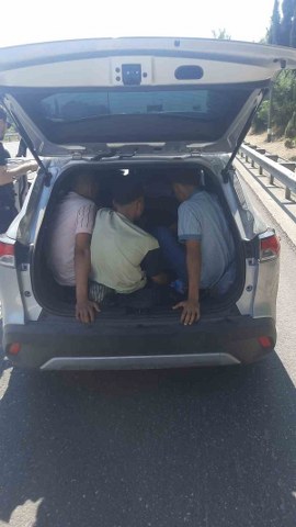 Bagajdan eşya değil, düzensiz göçmen çıktı: 1 tutuklama