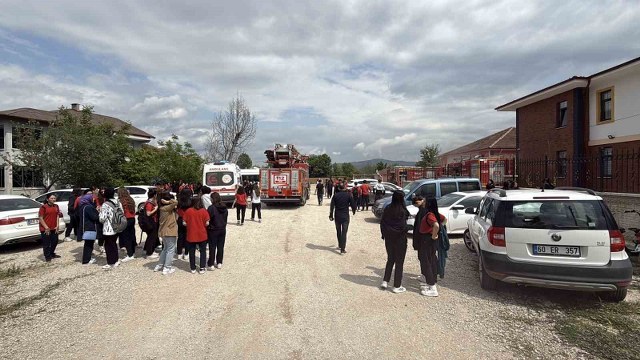 Öğretmenler odasında çıkan yangın büyümeden söndürüldü