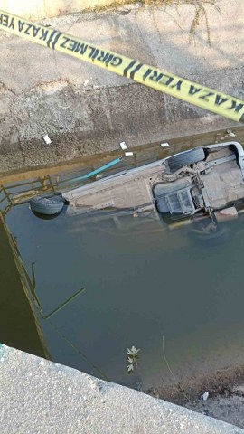 Antalya’da otomobil su kanalına düştü: 1 ölü