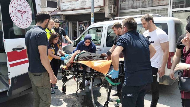 Bafra’da feci kaza: Forkliftin bıçağına çarpan motosiklet sürücüsü ağır yaralandı