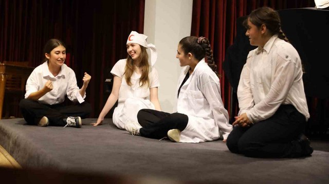 Bursalı gençler, Nâzım Hikmet’i sahneye taşıdı