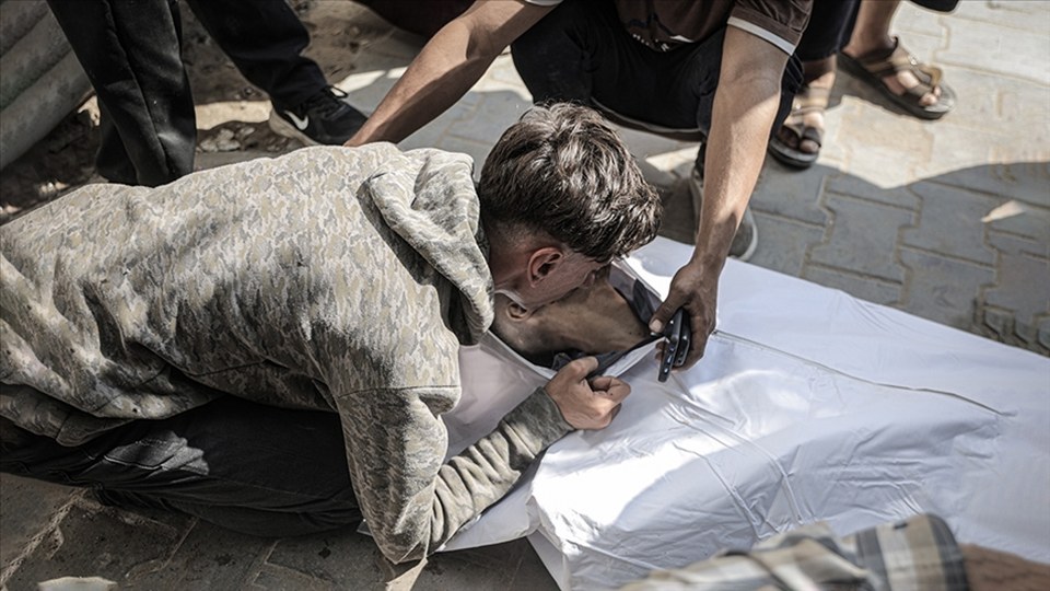 İsrail’in Gazze’ye son 24 saatte düzenlediği saldırılarda 65 kişi hayatını kaybetti