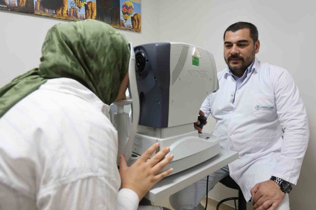 Göz Hastalıkları Uzmanı Dr. Cebrayilov: ’’Gözleri fazla ovuşturmak kornea dokusunun incelmesine neden olur’’