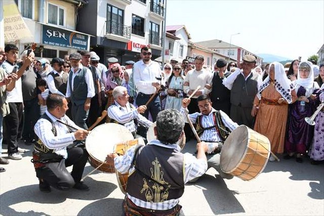 Mengen’de “8. Yöresel Giyim ve Kültür Şenliği” düzenlendi