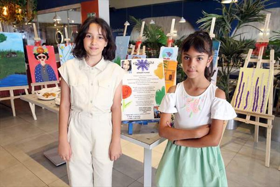 İlkokul öğrencisi resim sergisinin gelirini Türk Eğitim Vakfına bağışlayacak