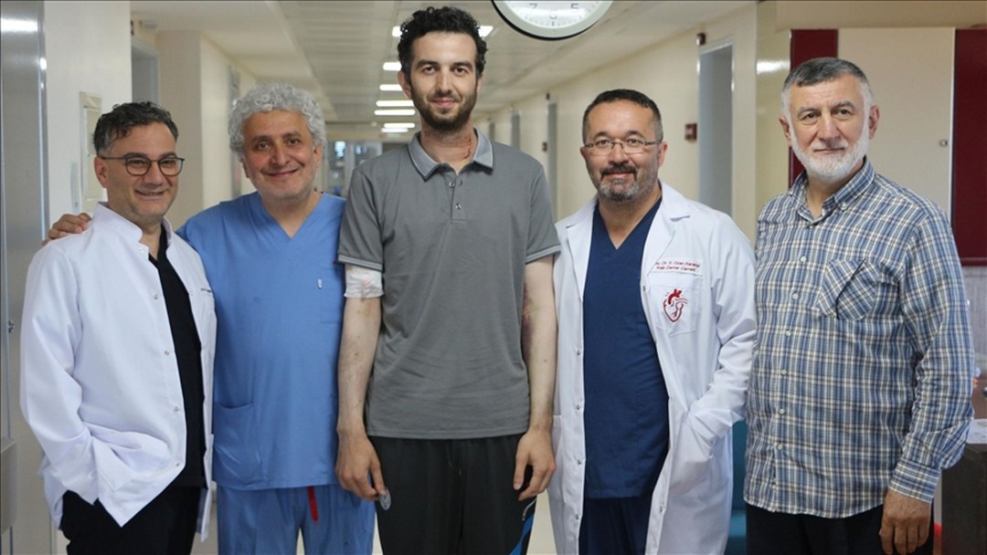 Rize’de aort damarında yırtık oluşan hasta hibrit yöntemiyle tedavi edildi