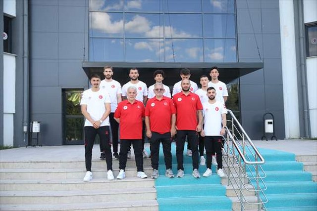 Erkek Boks Milli Takımı hazırlık turnuvasına katılmak için Gürcistan’a gitti