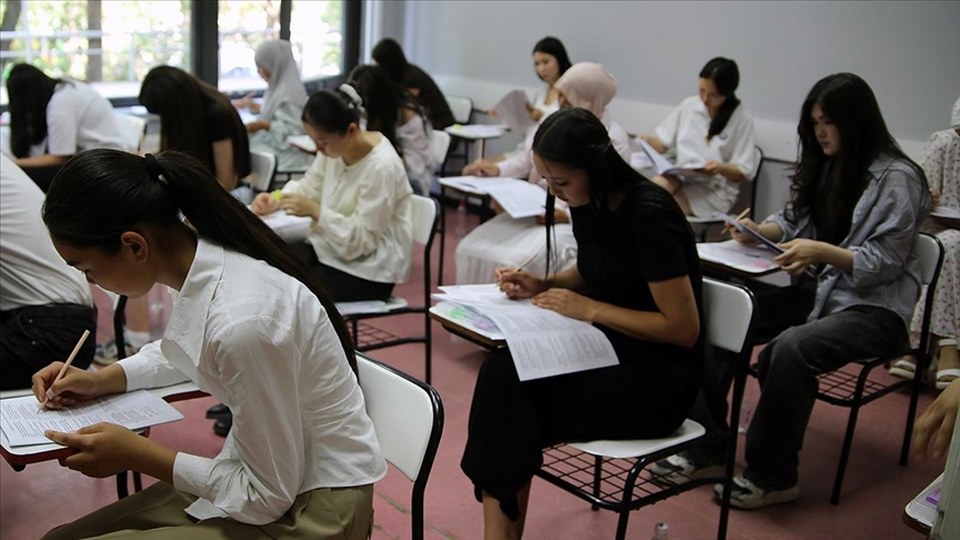 Kırgızistan-Türkiye Manas Üniversitesine kabul sınavına 15 bin öğrenci başvurdu