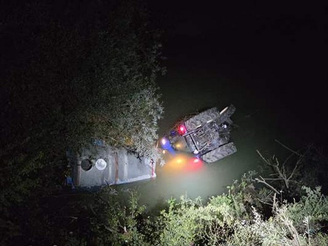 Kastamonu’da ırmağa devrilen traktörün sürücüsü yaralandı