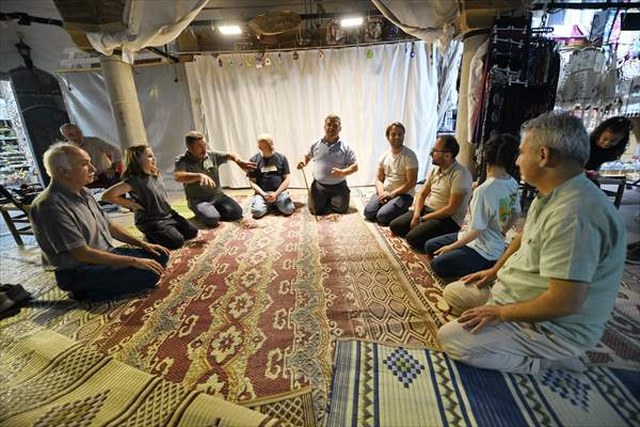 Kastamonu’da tarihi çarşıda ilgiyi artırmak için “Seyirlik köy oyunu” sahneleniyor