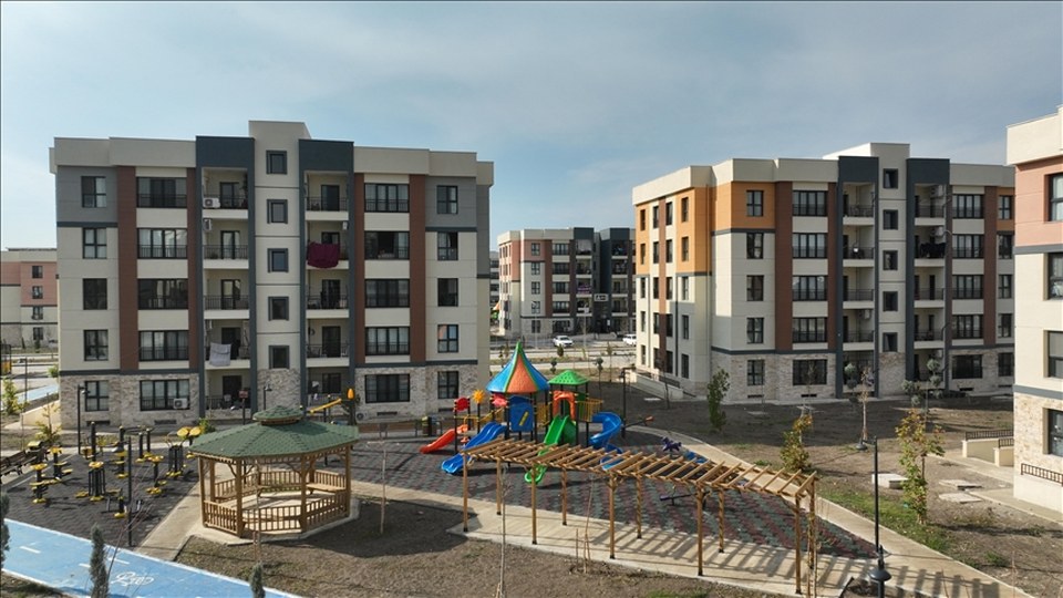 TOKİ haziranda 11 ilde 3 bin 731 konutu hak sahiplerine teslim etti