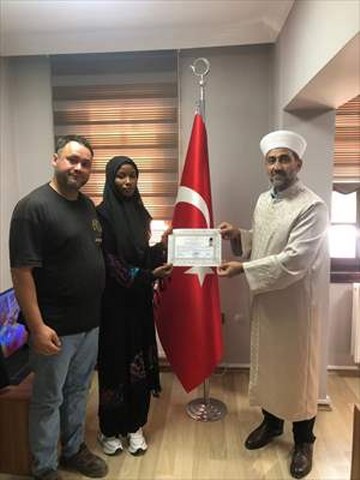 Kongolu kadın Bolu’da İslamiyet’i seçti