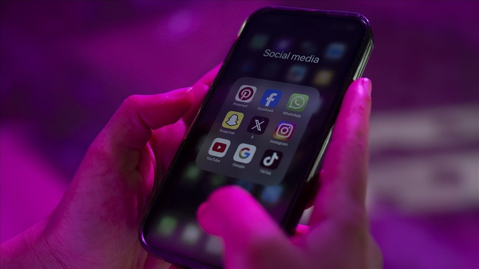 Sosyal medyada kullanıcılarını takibe alan bot hesaplar kişisel verileri depoluyor