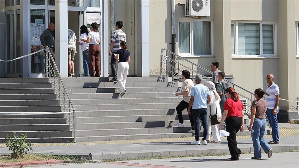 Milli Eğitim Bakanlığı Akademi Giriş Sınavı’nın ikinci oturumu başladı