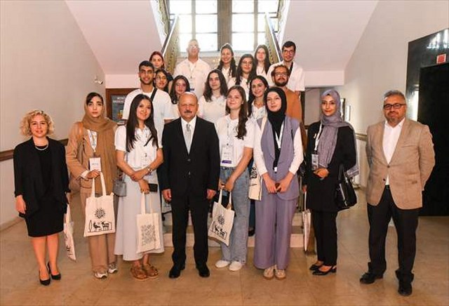 Yunus Emre Enstitüsü yaz okulu öğrencileri, Kastamonu Valisi Dallı’yı ziyaret etti