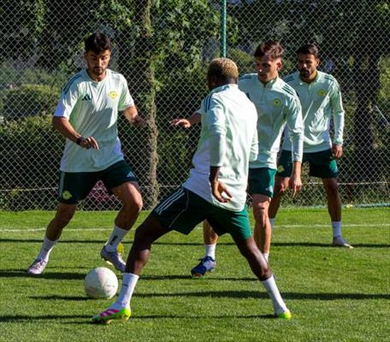 Esenler Eroksporlu futbolcularda parola şampiyonluk