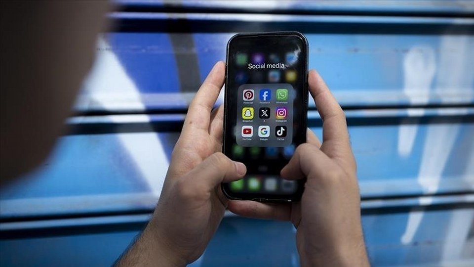 Eski sevgiliyle çekilen fotoğrafların ayrıldıktan sonra sosyal medyada paylaşılması suç sayıldı