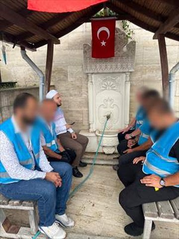 Zonguldak’ta hükümlülerden şehitlik ziyareti ve çevre temizliği