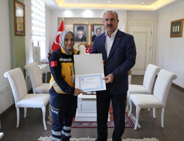 Boğazına mama kaçarak nefessiz kalan bebeğe telefonla müdahale