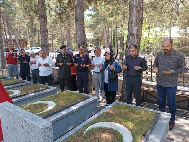 Pilot Üsteğmen İsmail Şalcı Kastamonu’daki kabri başında anıldı