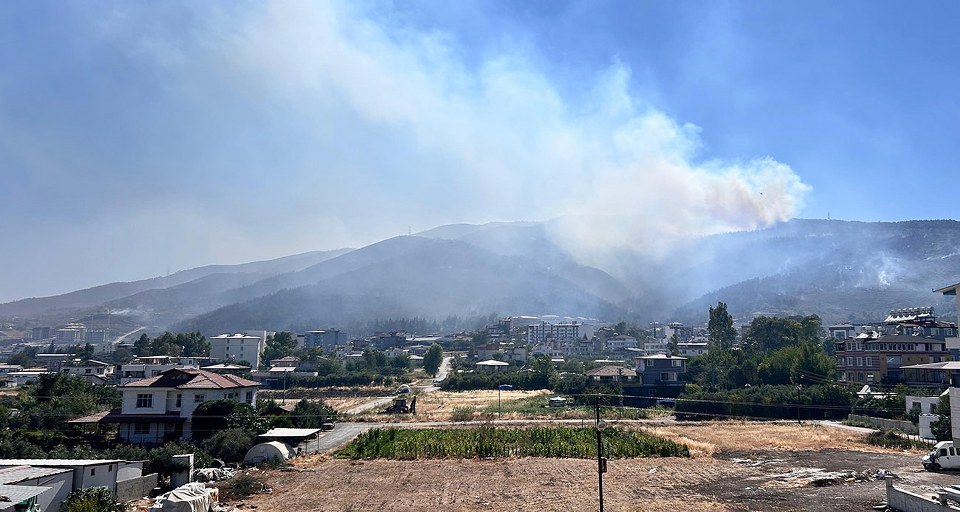 Hatay’daki orman yangını 30 saattir devam ediyor