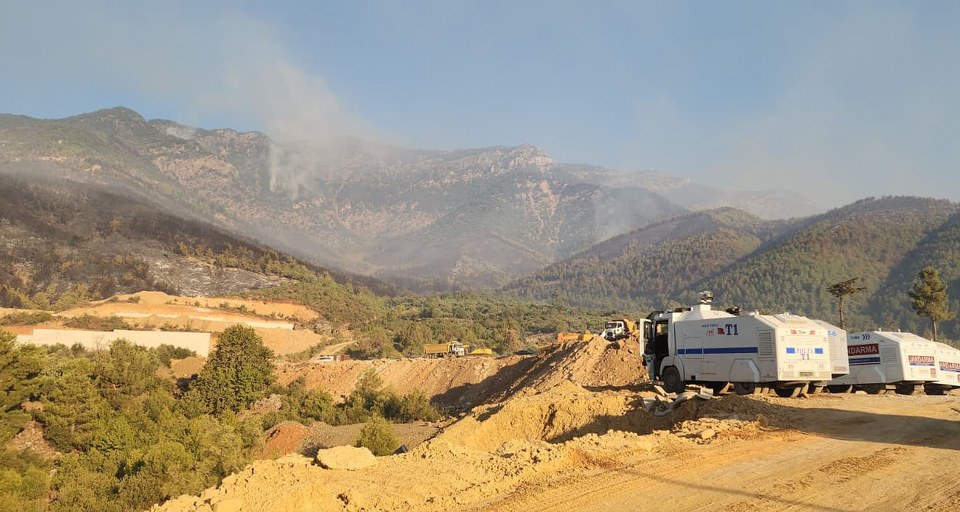 Hatay’da yangın bölgesine yakın mesafedeki 2 mahallede bin 115 kişi tahliye edildi