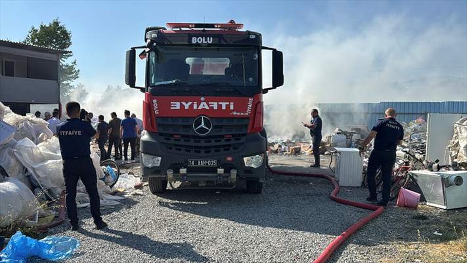 Bolu’da hurdalıkta çıkan yangın söndürüldü