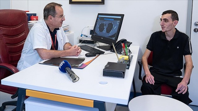 Boğazına kaçan kemikten aort damarı delinen hasta, 7 ameliyatla sağlığına kavuştu