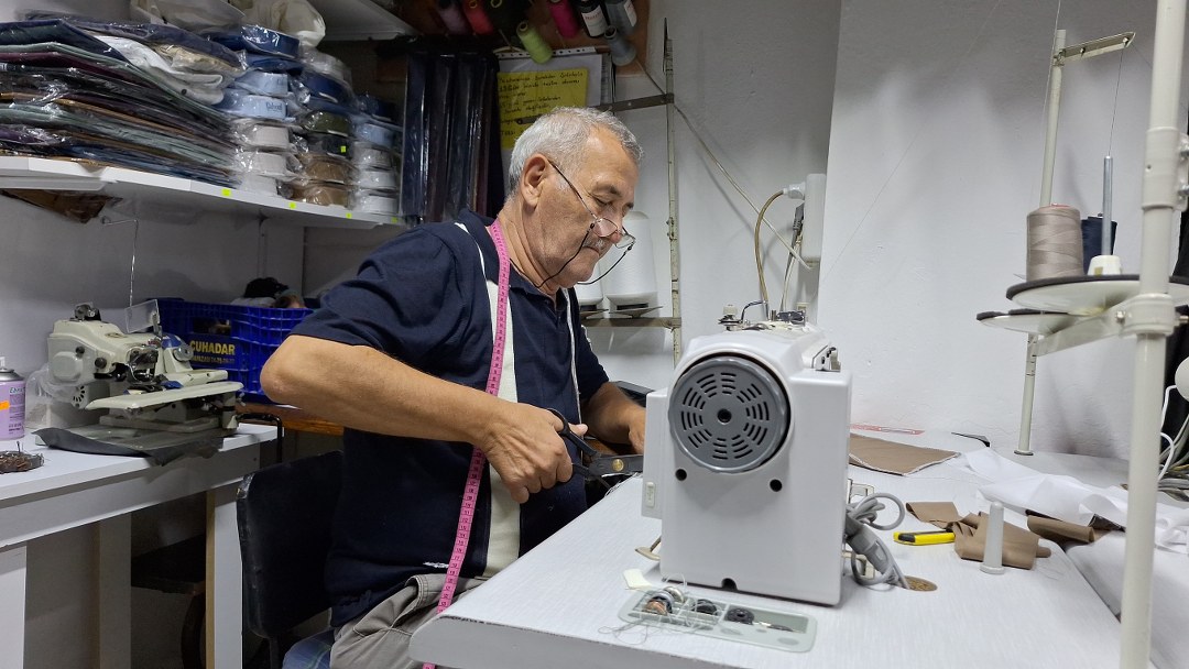 Zonguldaklı terzi mesleğini 57 yıldır sürdürüyor
