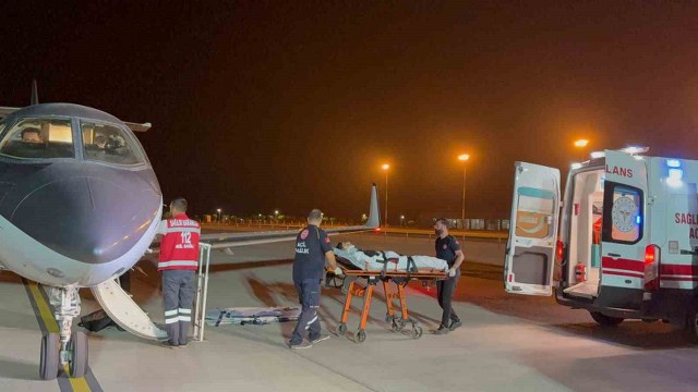 Muş’ta bisiklet sürerken otomobil çarpan çocuk ambulans uçakla Ankara’ya sevk edildi