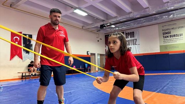 Henüz 10 yaşında rakip tanımıyor