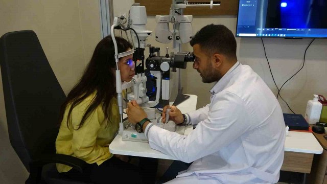 Uzman doktor uyardı: Dijital göz yorgunluğu salgına dönüşüyor