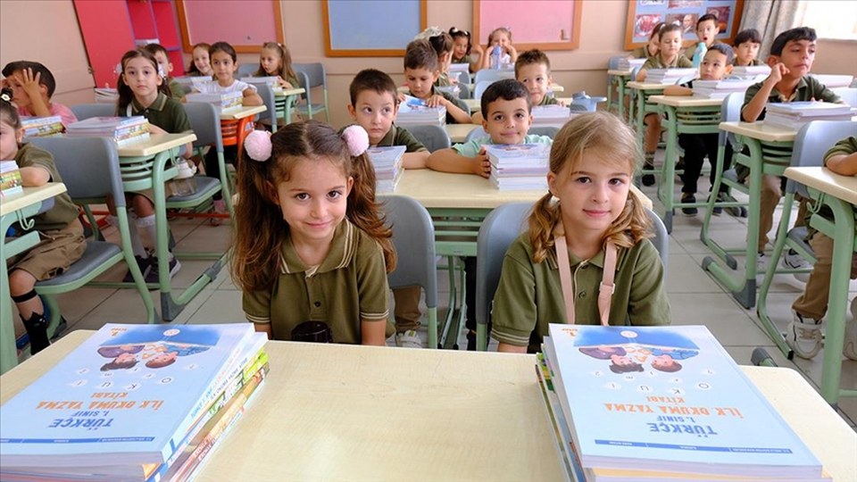 Minik öğrencilerin okul sıralarındaki yolculuğu “uyum” ile başlayacak