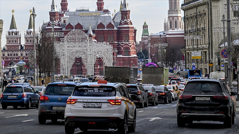 Rus otomobil sektörü yüksek faizler, Çinli üreticiler ve yaptırımlarla zorlanıyor