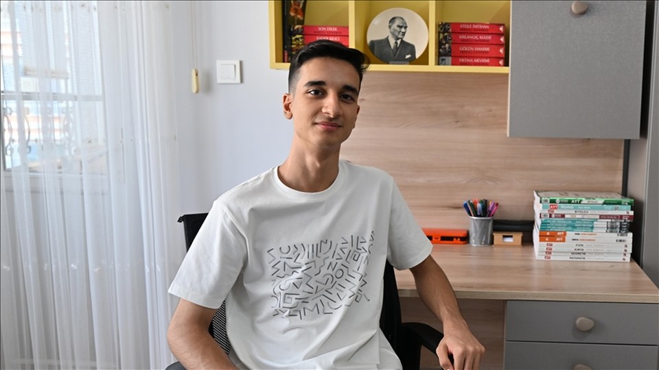 YKS Türkiye birincisi Ahmet Eren Özyurtseven’in tercihi bilgisayar mühendisliği oldu