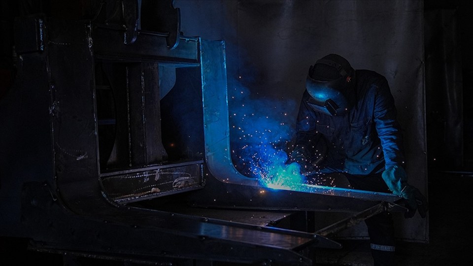 2025 yılında sanayi sektörünün istihdam içindeki payı azalırken, hizmetler sektörünün payı arttı