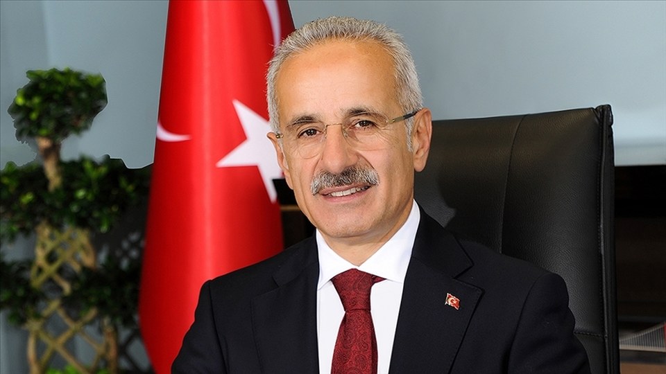 Bakan Uraloğlu, demir yolu tesislerinde 4 güneş enerjisi santralinin devreye alındığını bildirdi