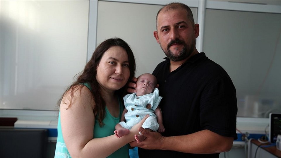 Aydın’da 800 gram doğan bebek, 4 aylık kuvöz sürecinin ardından taburcu edildi