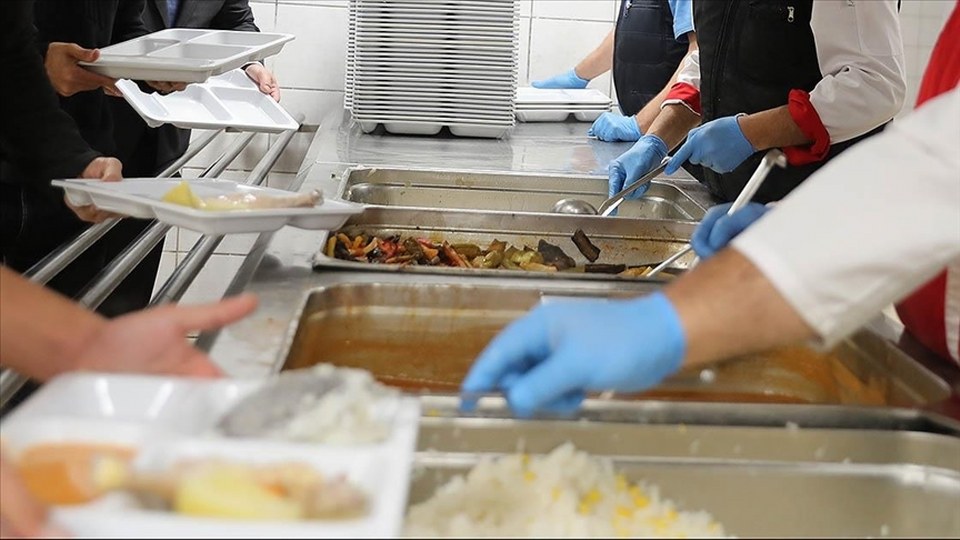 Hazır yemek sektöründen toplu yemek verecek kişi ve şirketlere gıda güvenliği uyarısı